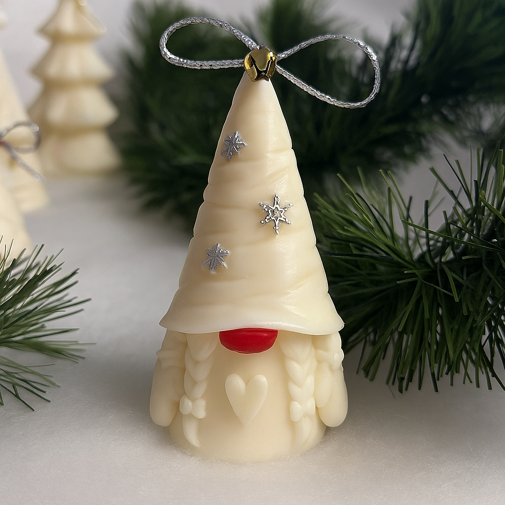 Lumanare parfumata gnom fetita cu codite – imagine 1