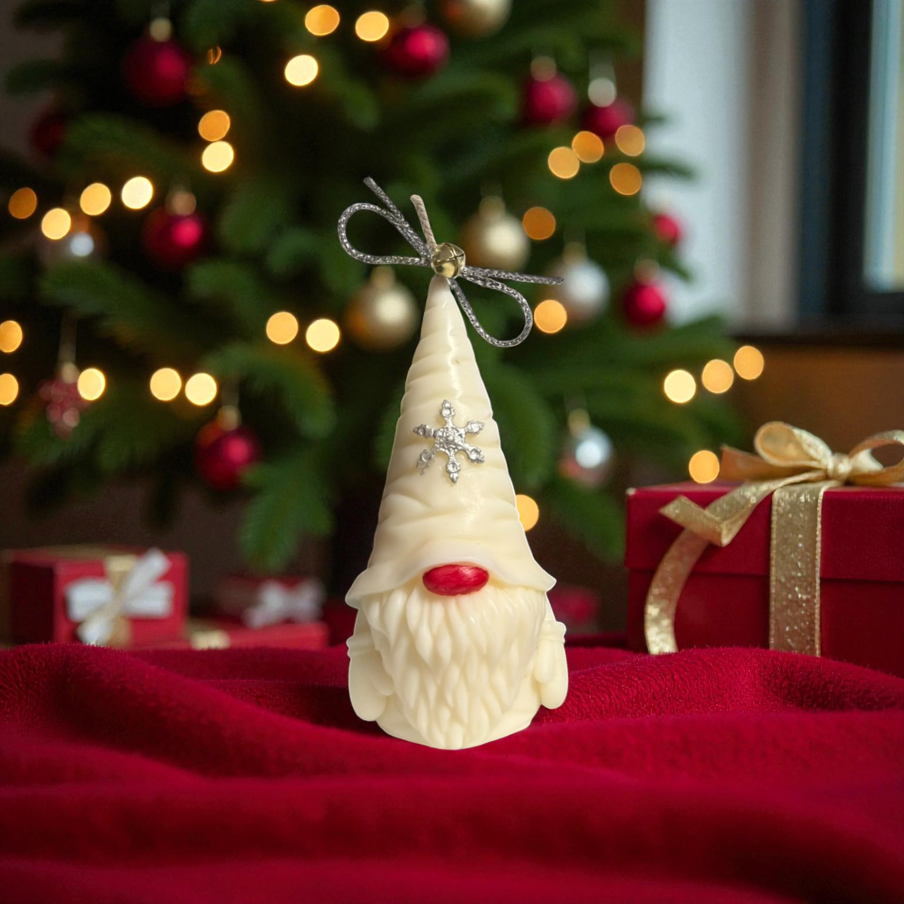 Lumanare decorativa gnom cu fulg argintiu – imagine 1