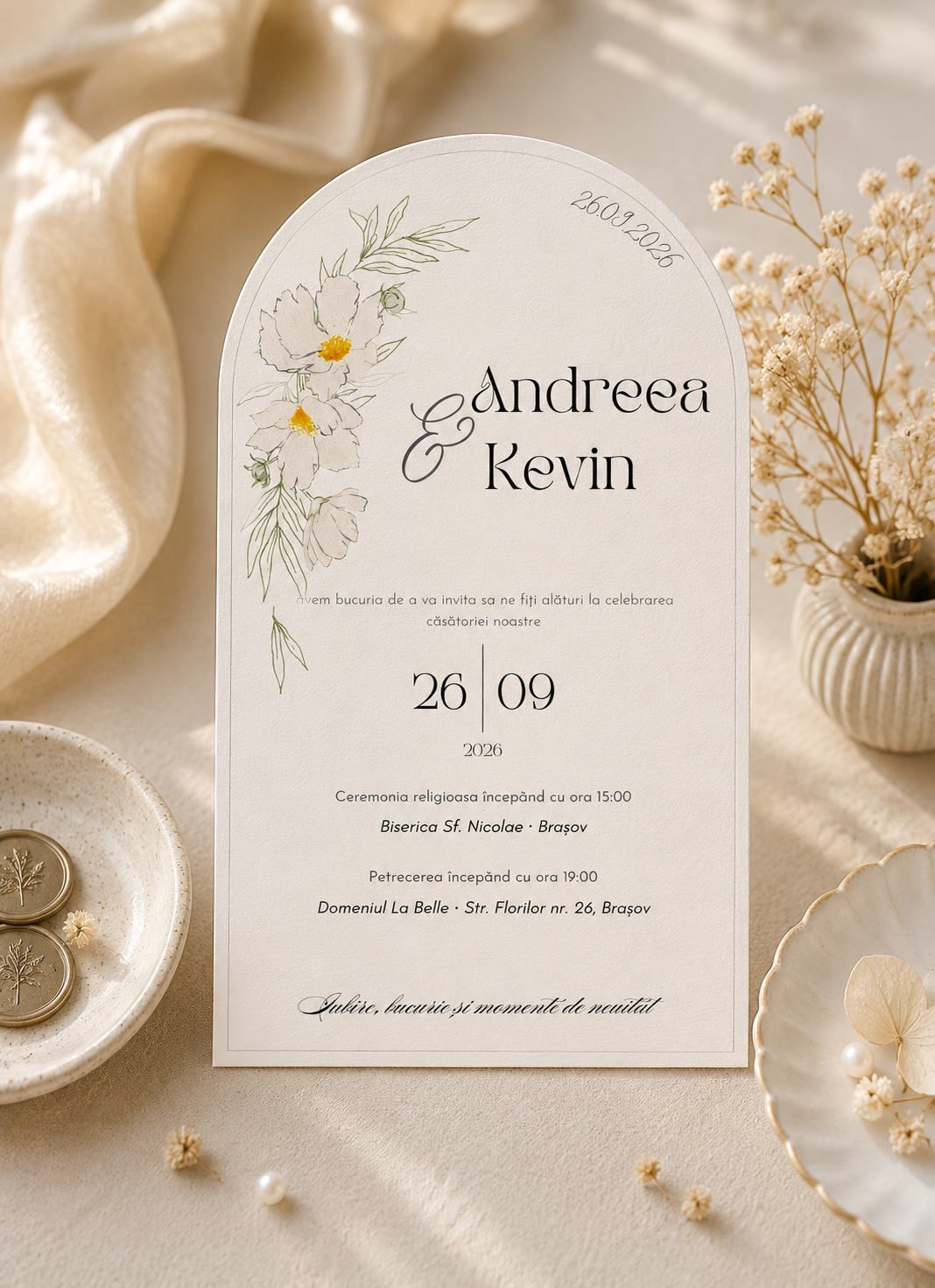 Invitație de Nuntă Personalizată Arcuită cu Flori – Model Floral Elegant – imagine 2
