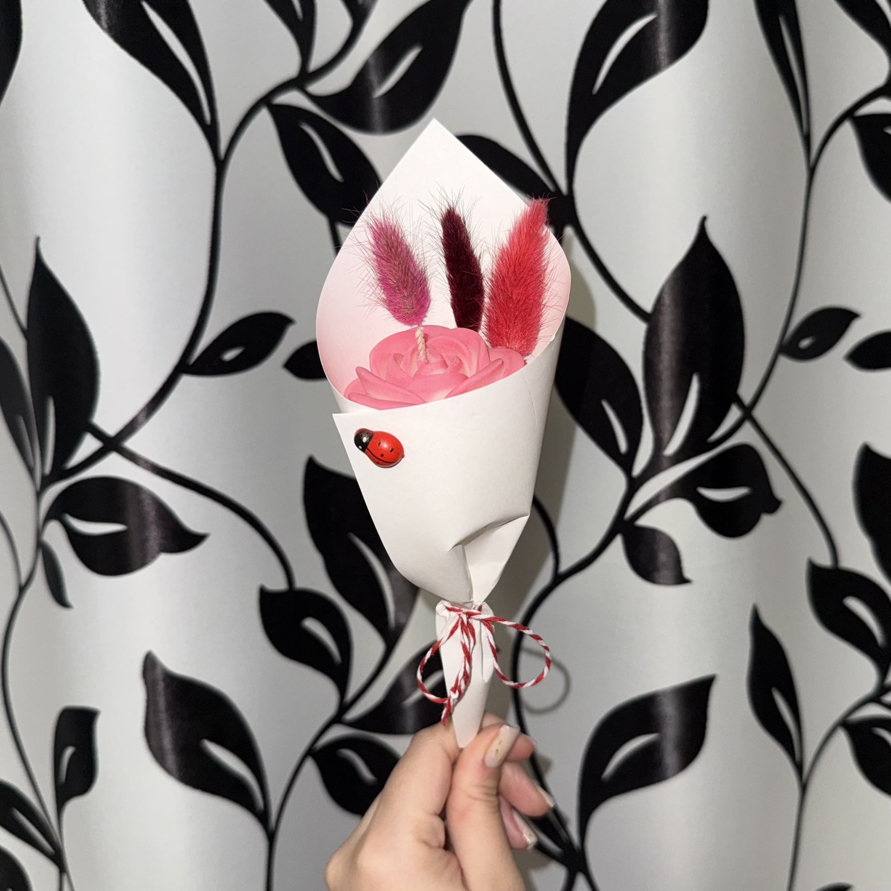 Buchet martisor cu 1 trandafir din ceara de soia – imagine 1