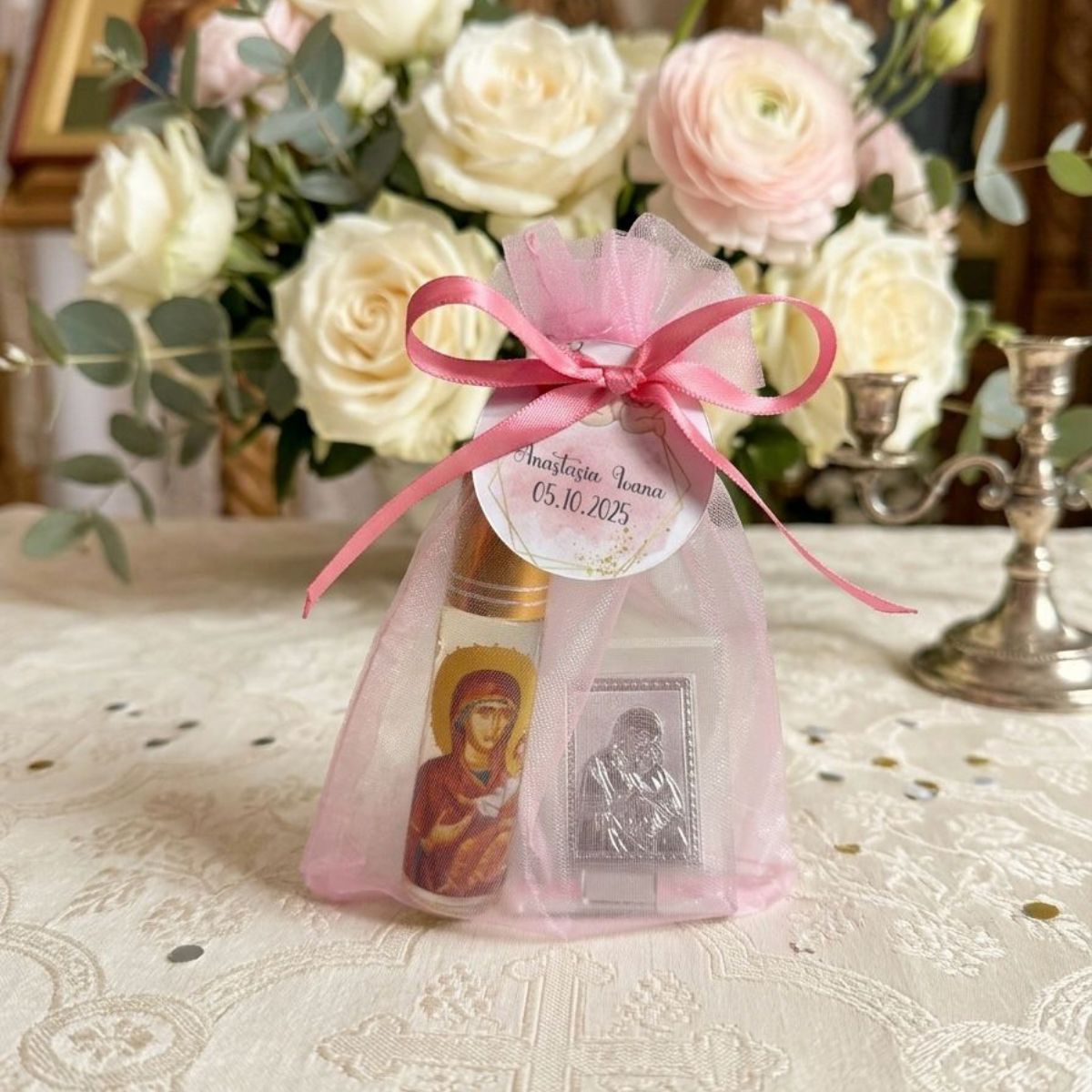 Mărturie Botez Fetiță - Set Iconiță Argintată și Sticluță Mir 8ml în Săculeț Tulle Roz cu Etichetă – imagine 1