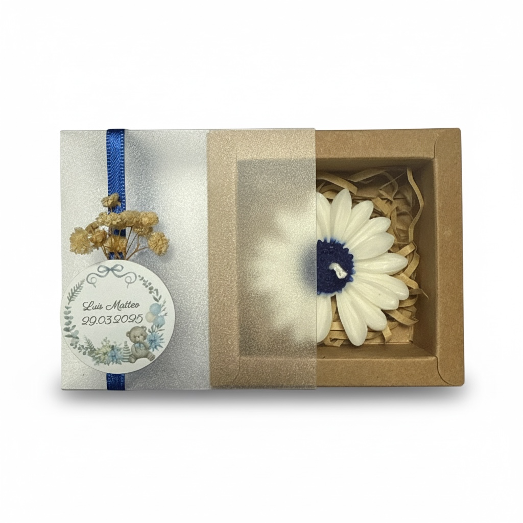 Marturie margareta alb-bleu in cutie cu eticheta personalizata – imagine 1