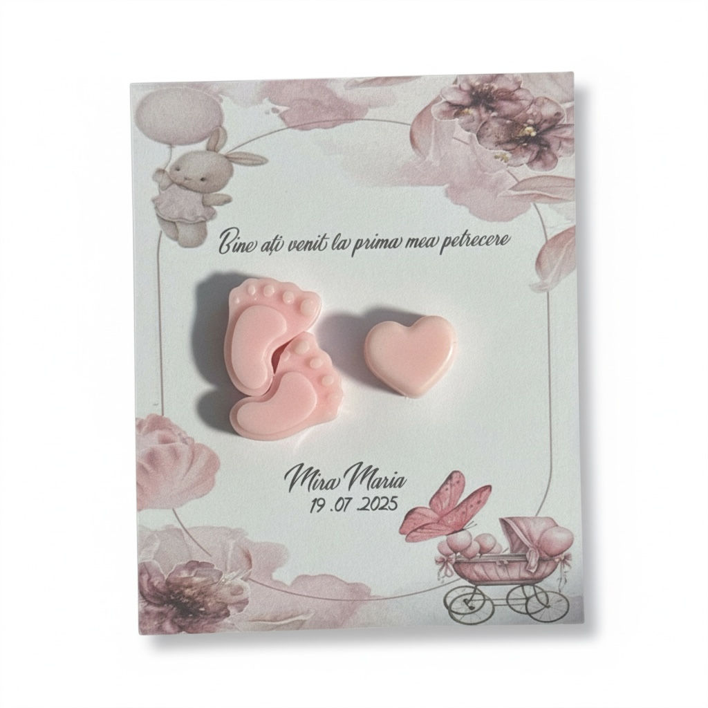 Marturie set parfumate talpite bebe si inimioara roz pe card personalizat – imagine 1